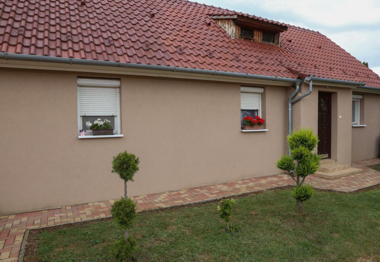 Silentium Garden Apartman Sárvár Esterno foto